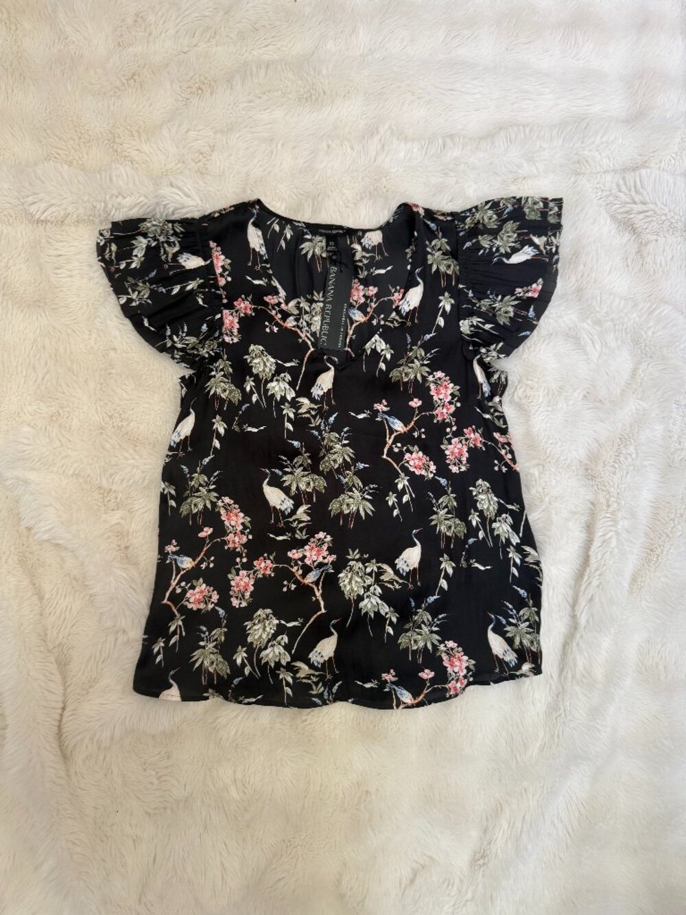 Banana Republic Petites Size XS V-Neck Cap Sleeve Black Multi Printed Top